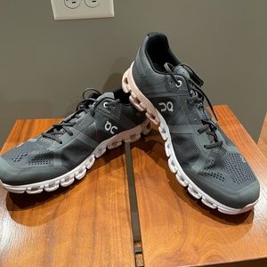 Women’s On Cloudflow - Size 9.5